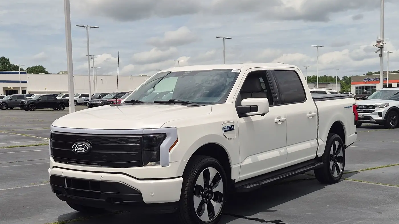 2025 Ford F-150 Lightning Platinum