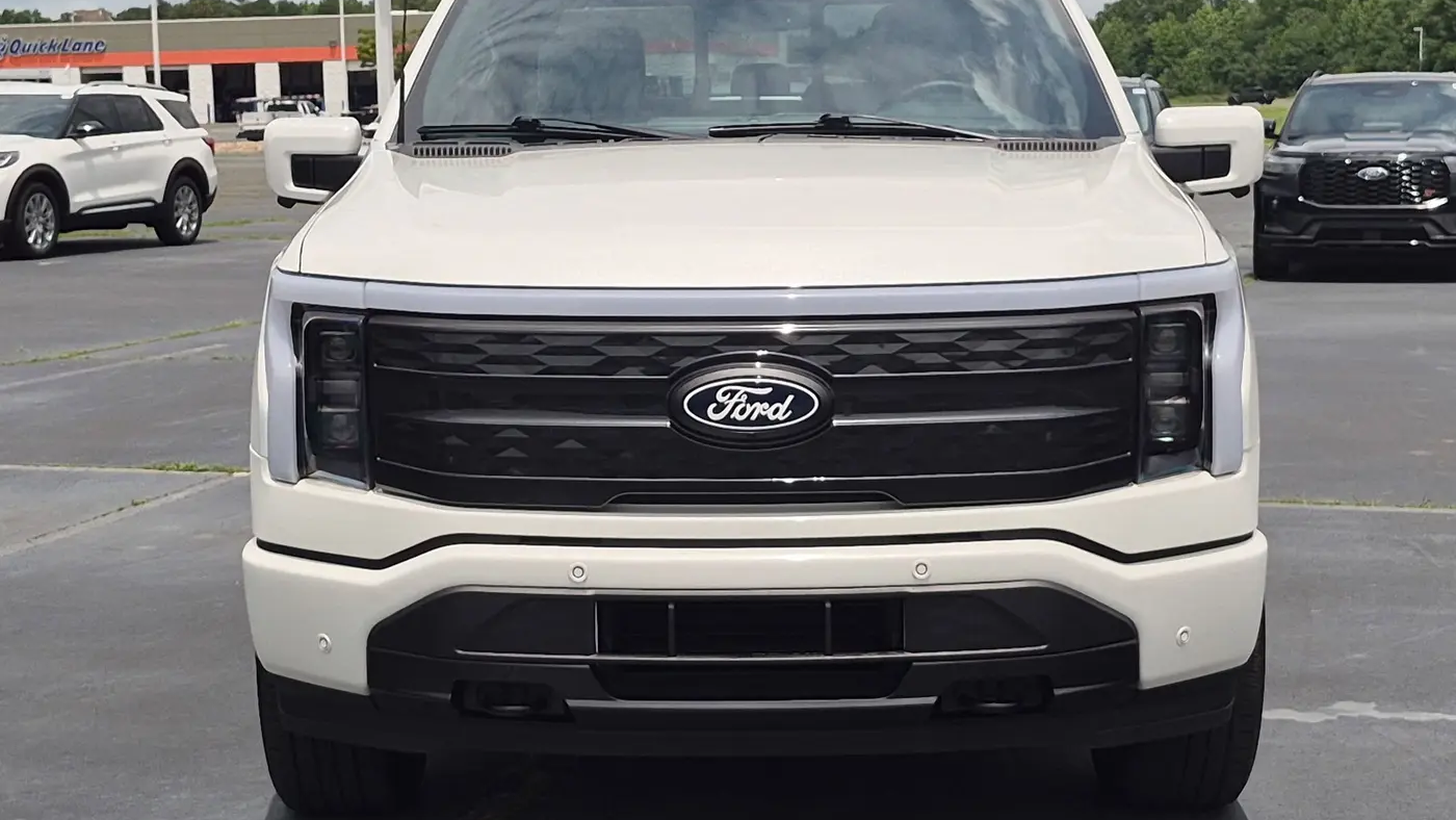 2025 Ford F-150 Lightning Platinum