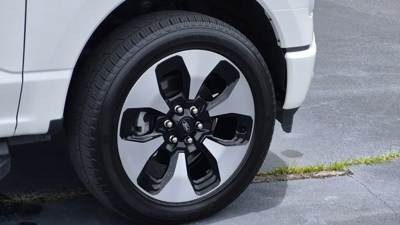 2025 Ford F-150 Lightning Platinum