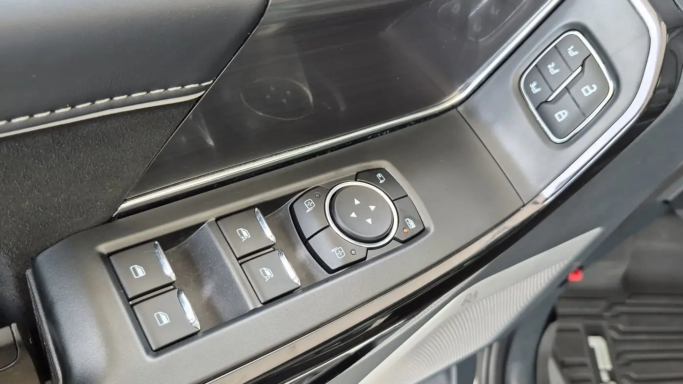 2025 Ford F-150 Lightning Platinum
