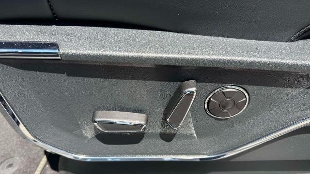 2025 Ford F-150 Lightning Platinum