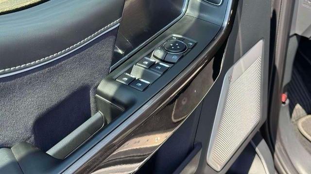 2025 Ford F-150 Lightning Platinum