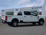 2023 F-250 Super Duty Thumbnail 3