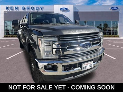 2017 Ford F-250 Super Duty 4X4 Lariat 4DR Crew Cab 6.8 FT. SB Pickup