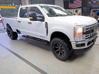 2023 Ford F-250 Super Duty with Oxford White Exterior