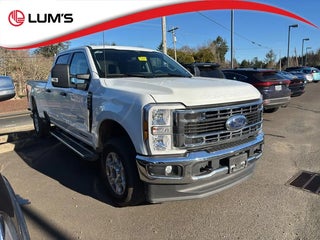 2025 Ford F-250 Super Duty with Oxford White Exterior