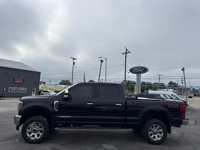 2019 Ford F-250 Super Duty Lariat — photo 1 of 12