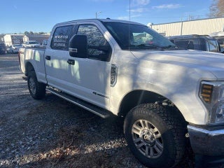 2018 Ford F-250 Super Duty with Oxford White Exterior