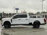 2023 F-250 Super Duty Thumbnail 3