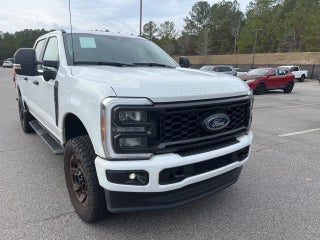 2024 Ford F-250 Super Duty with Oxford White Exterior