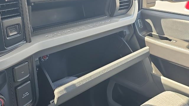 2025 Ford F-250 Super Duty Platinum