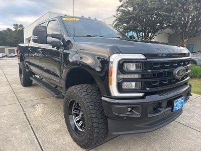 2023 Ford F-250 Super Duty 4X4 Lariat 4DR Crew Cab 8 FT. LB Pickup