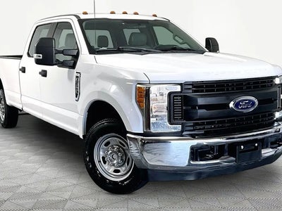 2017 Ford F-350 Super Duty 4X2 XL 4DR Crew Cab 6.8 FT. SB SRW Pickup