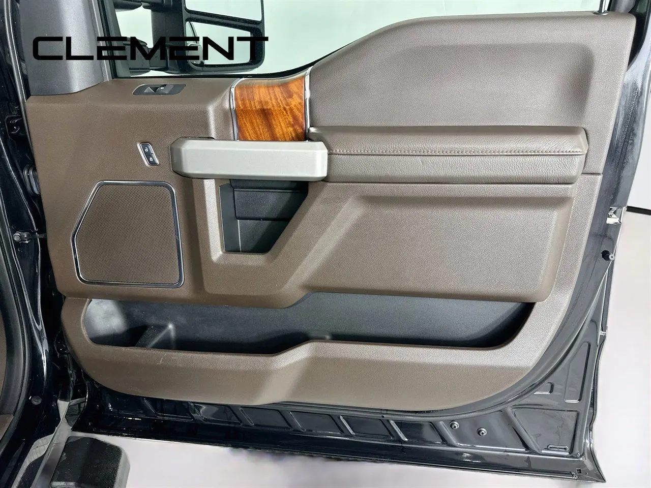 2017 Ford F-350 - $40,924