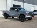2025 F-350 Super Duty Thumbnail 3