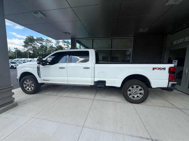 2025 Ford F-350 Super Duty Lariat — photo 1 of 7