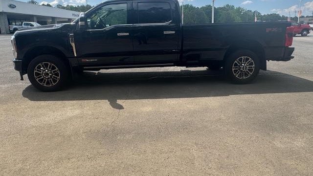 2025 Ford F-350 Super Duty Platinum
