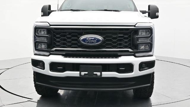 2025 Ford F-350 Super Duty Lariat