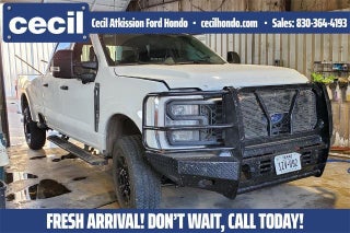 2024 Ford F-350 Super Duty with Oxford White Exterior