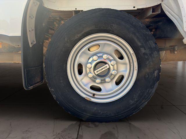 2022 Ford F-350 - $29,500