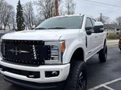 2019 Ford F-350 Super Duty 4X4 XLT 4DR Crew Cab 6.8 FT. SB SRW Pickup