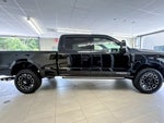 2025 F-350 Super Duty Thumbnail 3