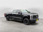 2025 F-350 Super Duty Thumbnail 3