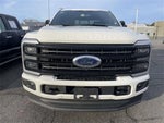 2025 F-350 Super Duty Thumbnail 2