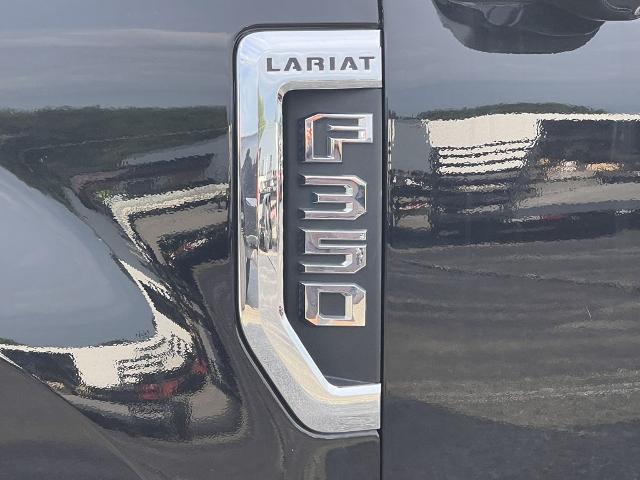 2019 Ford F-350 Super Duty Lariat — photo 1 of 12