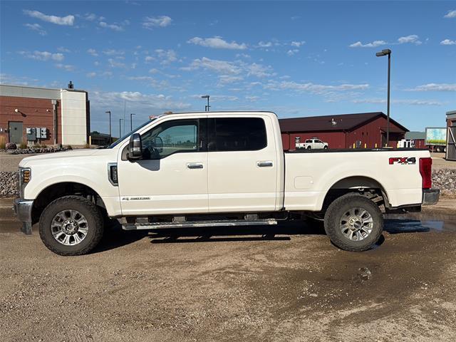 2019 Ford F-350 Super Duty Lariat — photo 1 of 8