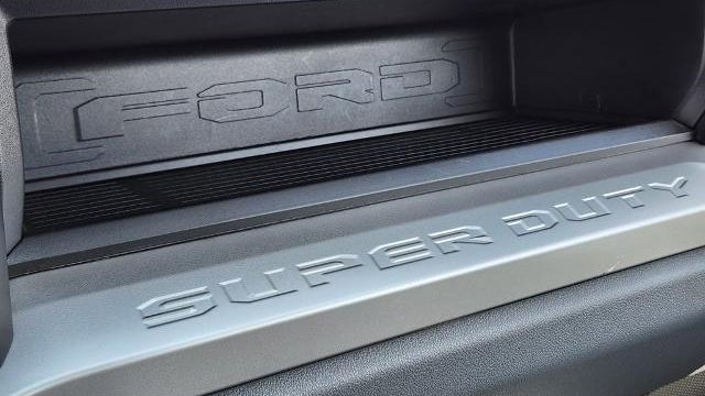 2025 Ford F-350 Super Duty Platinum