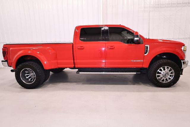 2020 Ford F-350 Super Duty Lariat — photo 1 of 24