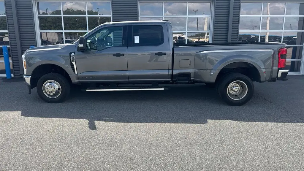 2024 Ford F-350 Super Duty Lariat