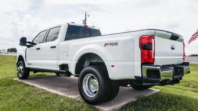 2025 Ford F-350 Super Duty Platinum
