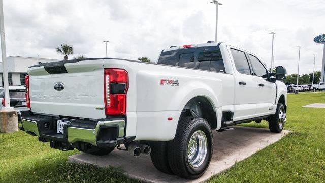 2025 Ford F-350 Super Duty Platinum