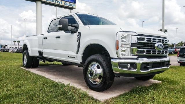 2025 Ford F-350 Super Duty Platinum