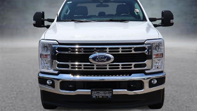 2025 Ford F-350 Super Duty Platinum
