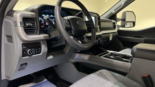 2025 Ford F-350 Super Duty Platinum