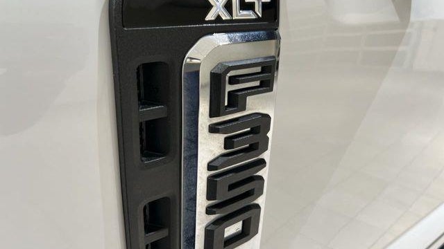 2025 Ford F-350 Super Duty Platinum