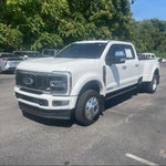 2025 F-450 Super Duty Thumbnail 2