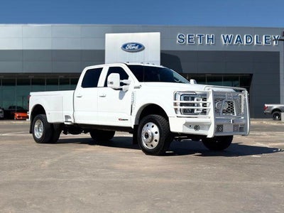 Photo of a 2023 Ford F-450 Super Duty 4X4 Lariat 4DR Crew Cab 8 FT. LB DRW Pickup for sale