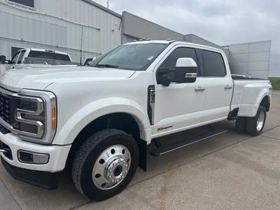 2023 Ford F-450 Super Duty 4X4 Limited 4DR Crew Cab 8 FT. LB DRW Pickup