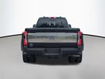 2025 F-450 Super Duty Thumbnail 4