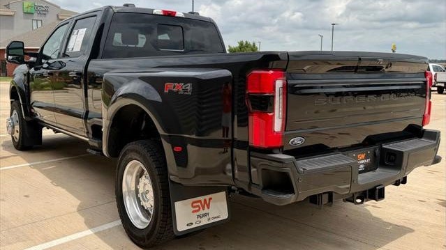 2026 Ford F-450 Super Duty Platinum