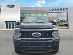 2025 F-450 Super Duty Thumbnail 2