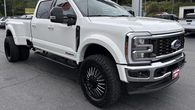 2026 Ford F-450 Super Duty Platinum