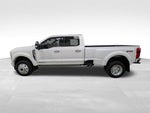 2025 F-450 Super Duty Thumbnail 1