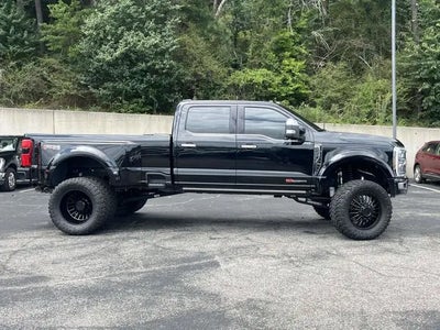 2025 Ford F-450 Super Duty 4X4 Platinum 4DR Crew Cab 8 FT. LB DRW Pickup