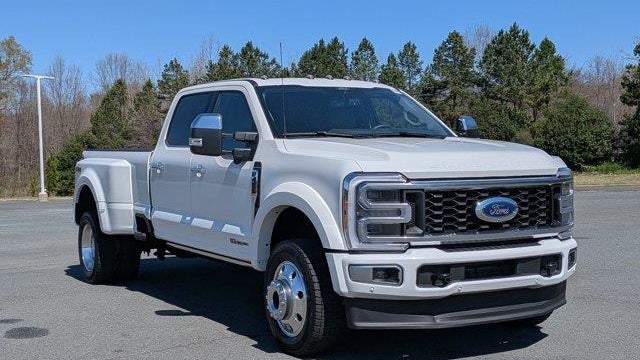 2026 Ford F-450 Super Duty Platinum