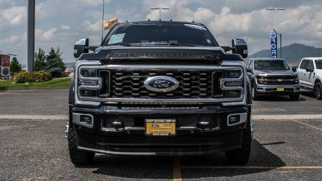 2024 Ford F-450 Super Duty Platinum